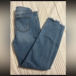 Women’s size 28 Altar’d state cropped short skinny jeans with fraying.
